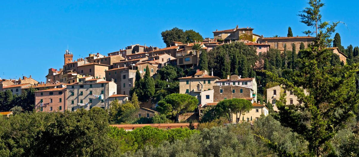 Castagneto Carducci: un gioiello tra mare cristallino, storia antica e cultura